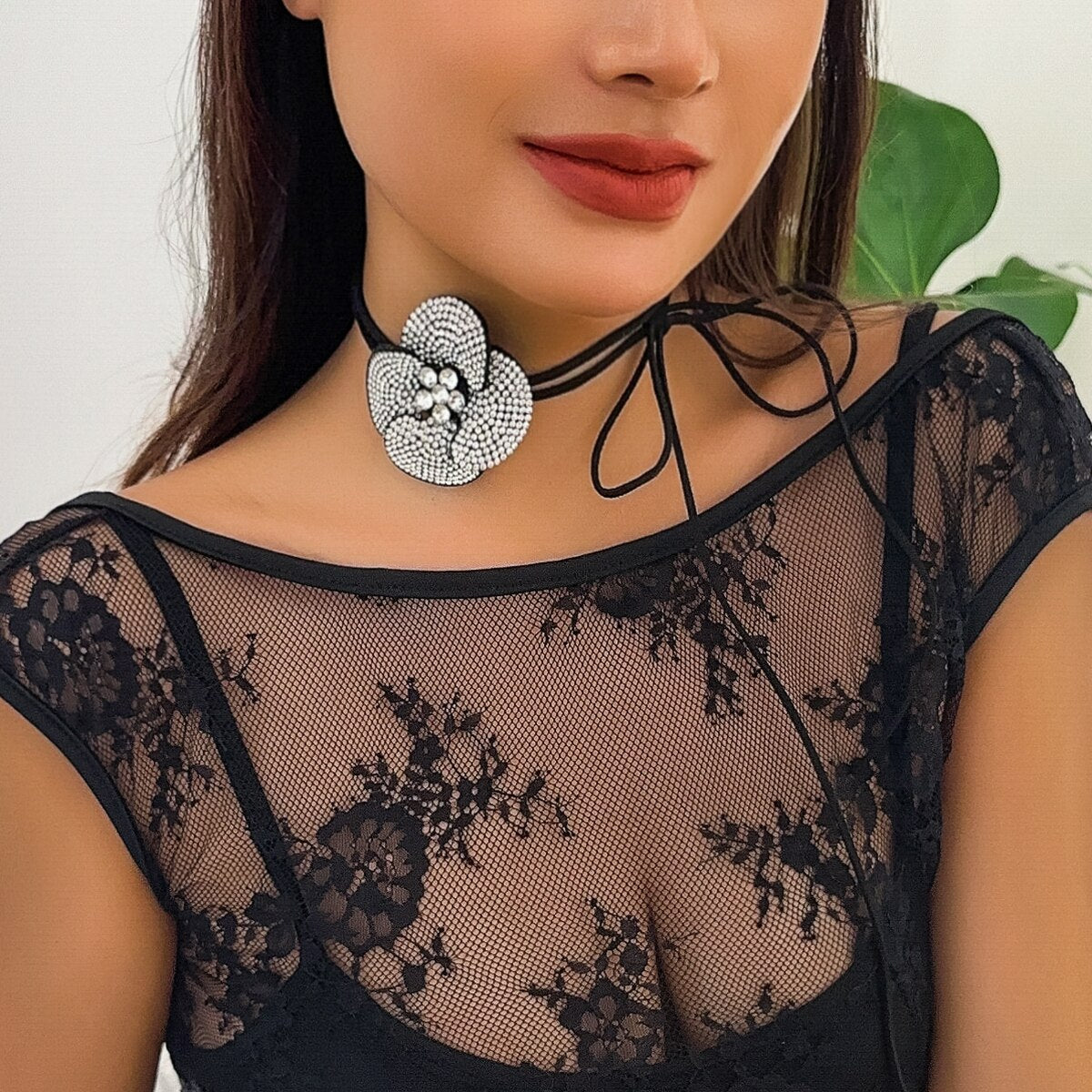 Luxury Shiny Rhinestone Flower Choker