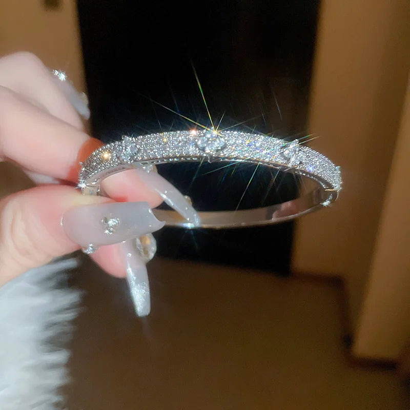 Four Leaf Flower Inlaid Shiny Zircon Bracelet