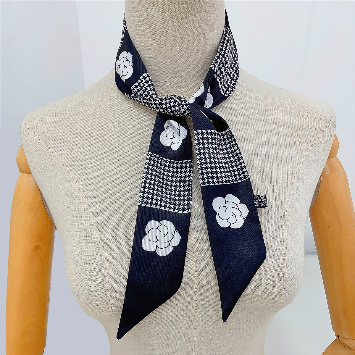 Design Camellia Flower Brand Silk Scarf