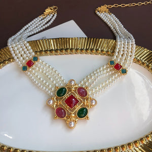 Elegant Retro Courtly Necklace