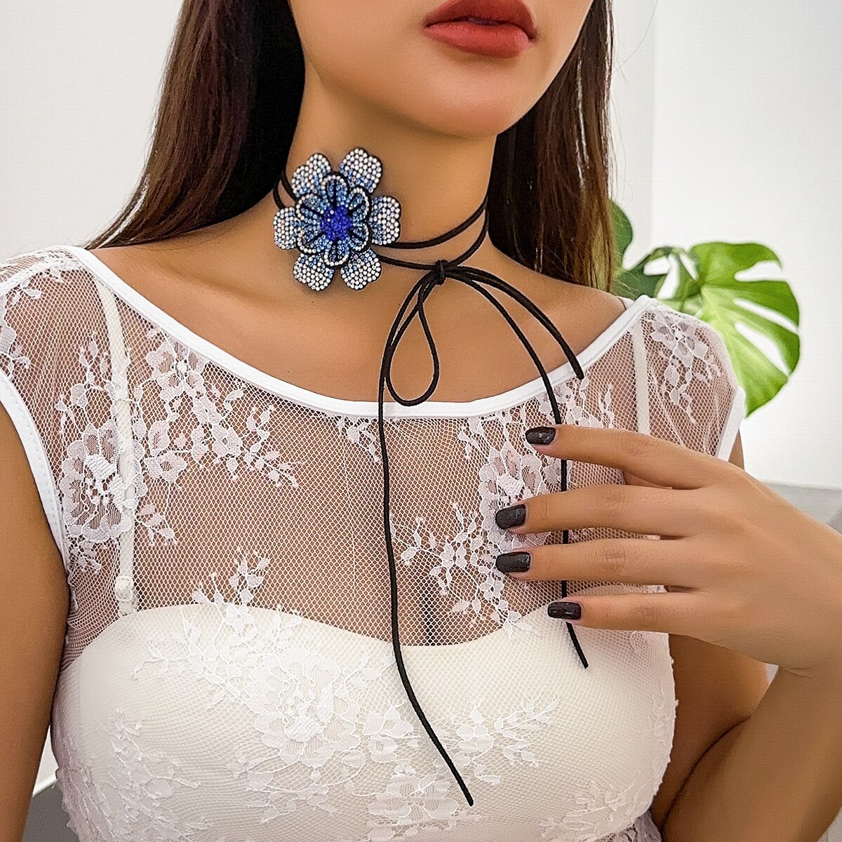 Luxury Shiny Rhinestone Flower Choker