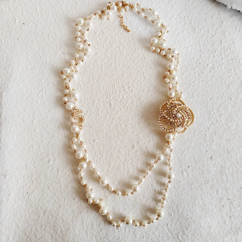 Clastic Flower Pearl Chain Pendant Necklace