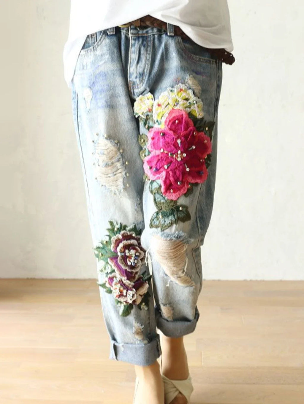Flower Embroidery Ripped Pearl Decor Denim Jeans
