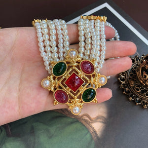 Elegant Retro Courtly Necklace