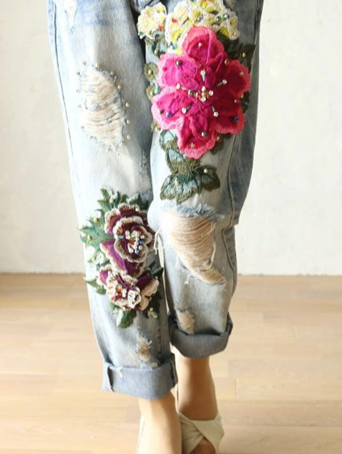 Flower Embroidery Ripped Pearl Decor Denim Jeans