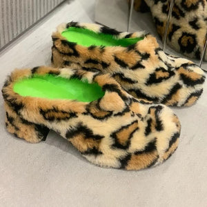 Round Toe Leopard Mules