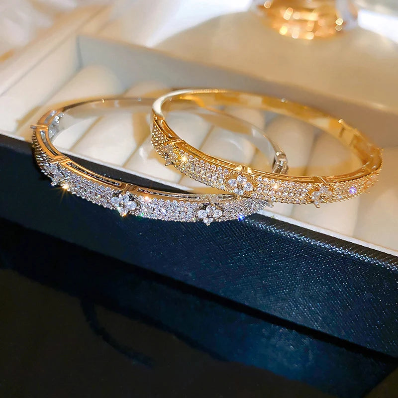 Four Leaf Flower Inlaid Shiny Zircon Bracelet