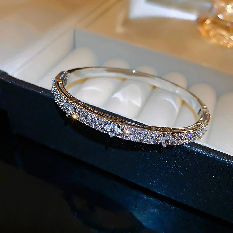 Four Leaf Flower Inlaid Shiny Zircon Bracelet