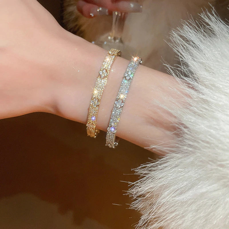 Four Leaf Flower Inlaid Shiny Zircon Bracelet