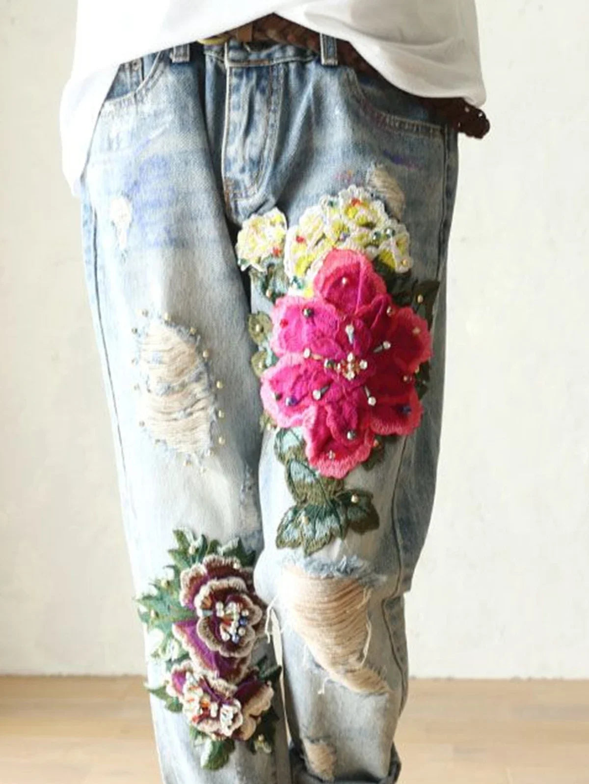 Flower Embroidery Ripped Pearl Decor Denim Jeans