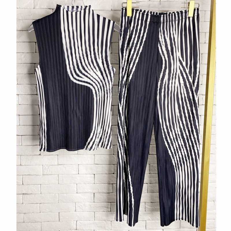 Turtleneck Striped Miyake Folds Large Size Slim Fit Vest + Straight Pants Two-piece Set
