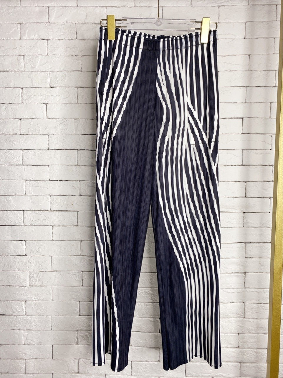 Turtleneck Striped Miyake Folds Large Size Slim Fit Vest + Straight Pants Two-piece Set